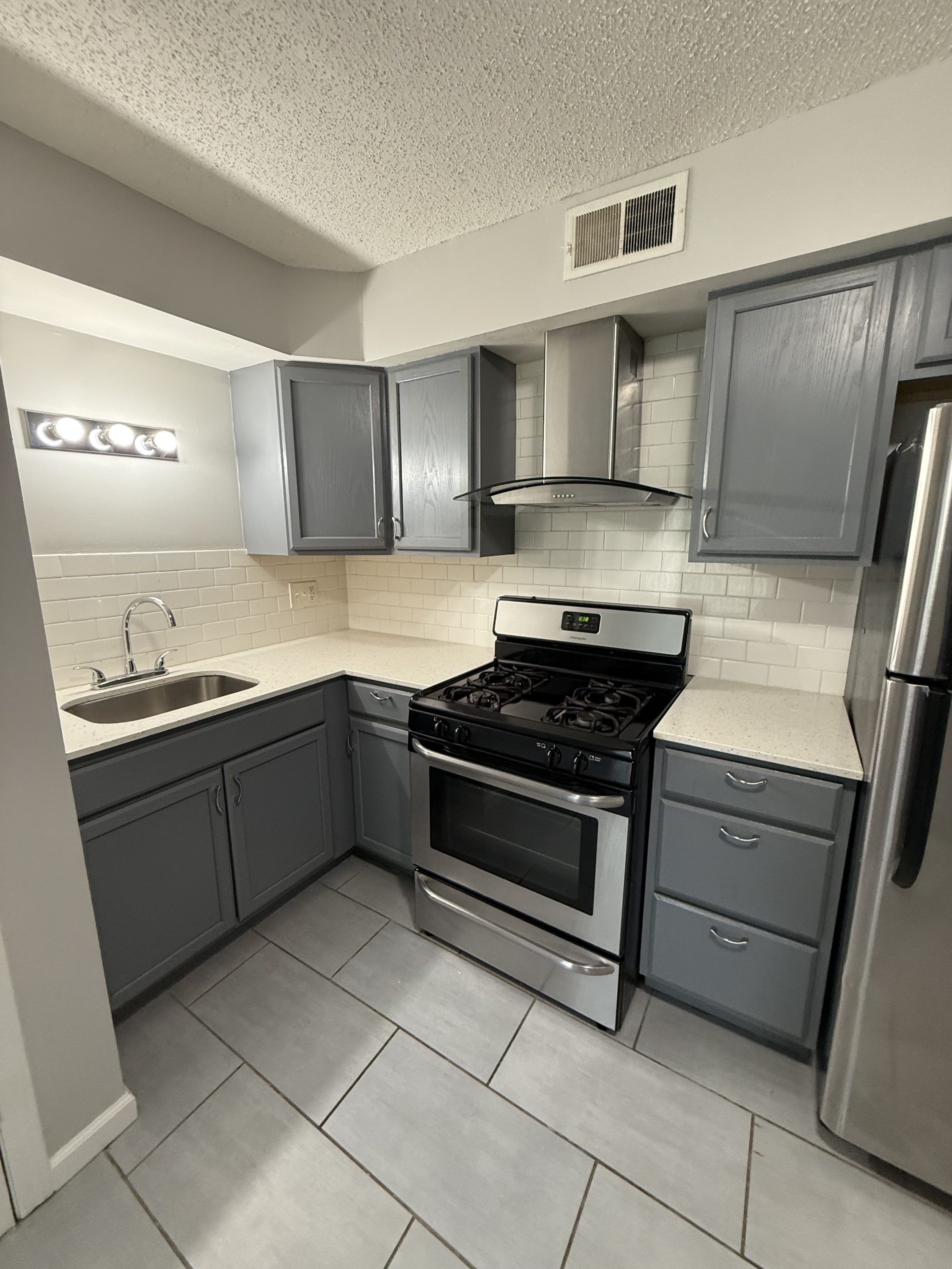 4130-4132 Fisher Street - 4132-8